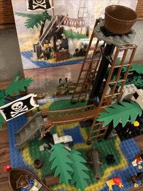 LEGO 6270 Pirates: Forbidden Island & instruction booklet 97% complete