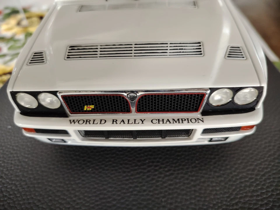 LANCIA DELTA INTEGRALE EVOLUTION MARTINI  VI  TOP MARQUES 1/12 - Immagine 2 di 4