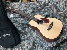 Martin LX-1 Little Martin Akustikgitarre mit Tonabnehmer und Schlagbrett Minigr.