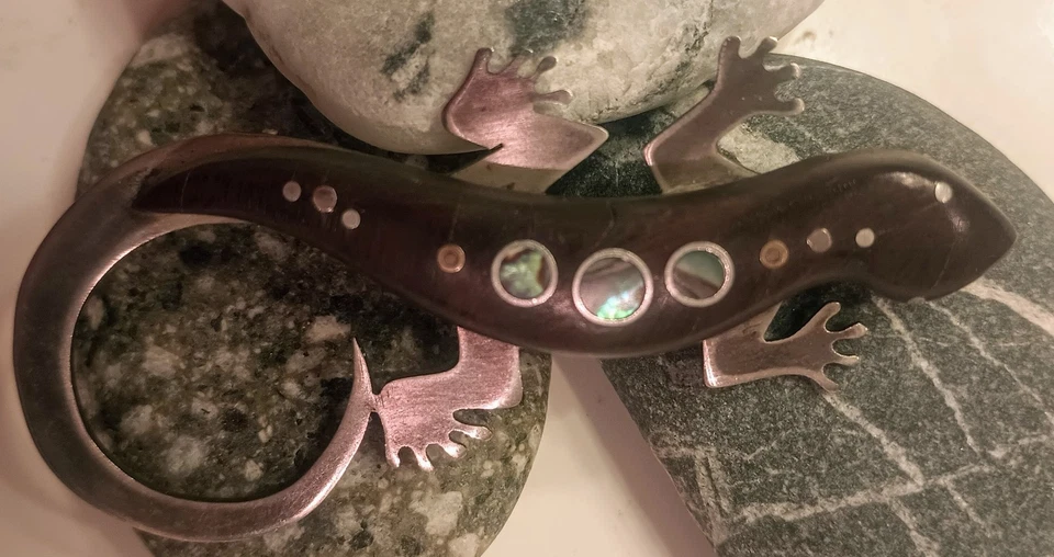 Pin de concha de abulón lagarto de 2" plata lagarto con madera; raro Foto 2 de 4