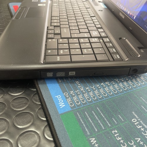 Toshiba Satellite Pro C660 15,6" (Intel Core i3-350-6GB RAM, SSD - Foto 6 di 9