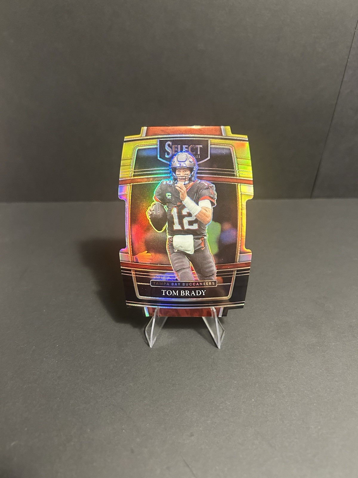 2021 Panini Select Tom Brady #1 Concourse Yellow & Red Die-Cut #1 Buccaneers