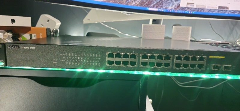 Zyxel GS1900-24HP 24-port GbE Smart Managed PoE Switch