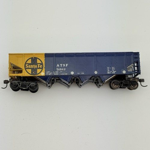 Tolva cuádruple desplazada azul/amarillo Walthers escala HO Santa Fe ATSF #74942 - RTR | Zustand: Used