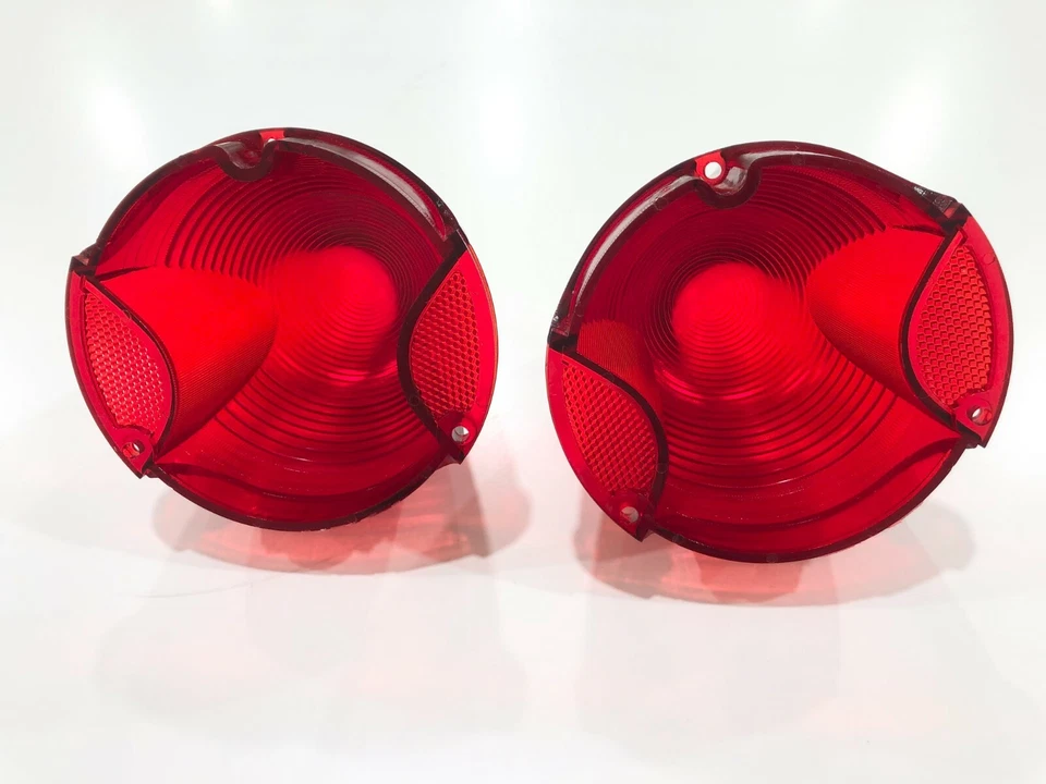 Oldsmobile 88 1956, lente de luz trasera Super 88. Foto 2 de 4