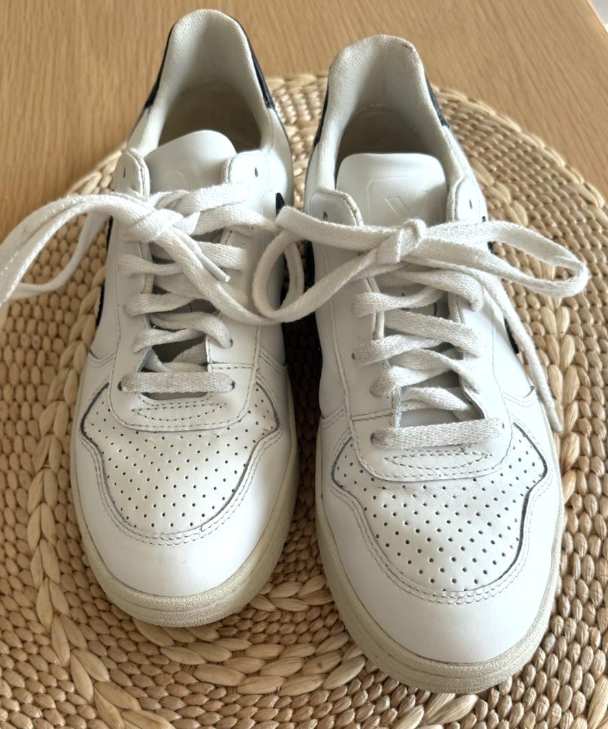 Veja V-10 Women's White Black US Size