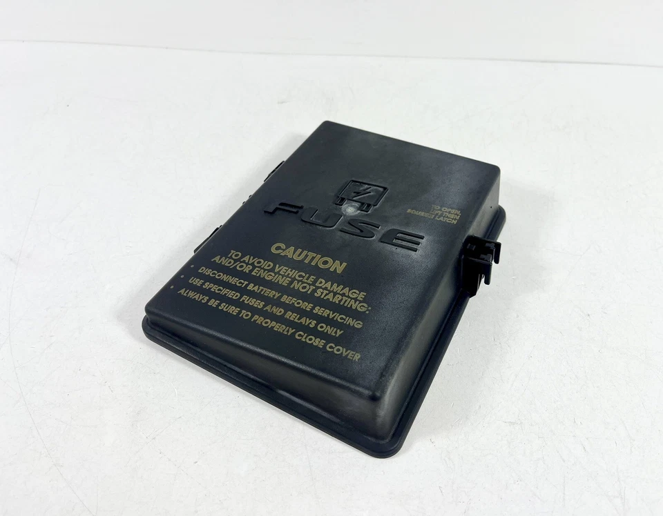 Chrysler Pacifica 2005-2007 debajo del capó relé de fusibles caja tapa superior cubierta OEM Foto 2 de 3