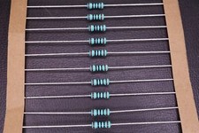 Lot of 25 SFR2500001000FR500 Vishay Metal Film Resistor 10K Ohm 1 400mW Axial