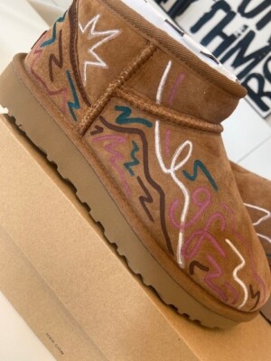 Exklusives Einzelstück: Von Künstlerin handbemalte UGG Boots, Größe 40