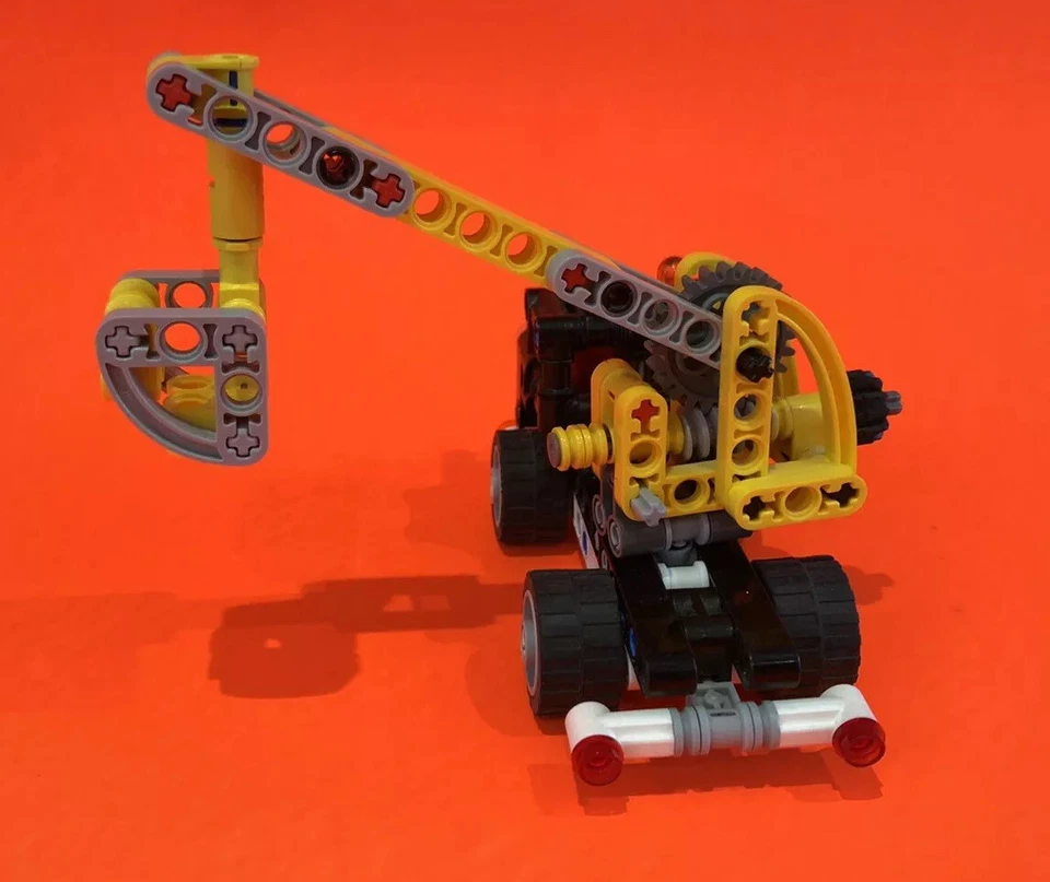 LEGO Technic 8045 Mini Telehandler, photo 4 of 5