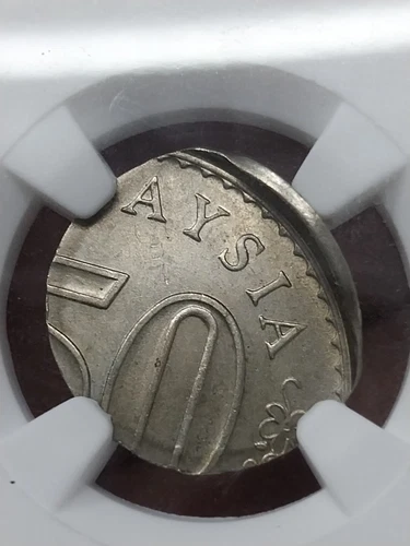 ( 1967-88 )MALAYSIA 50C MINT ERROR MS64 NGC RARE*****