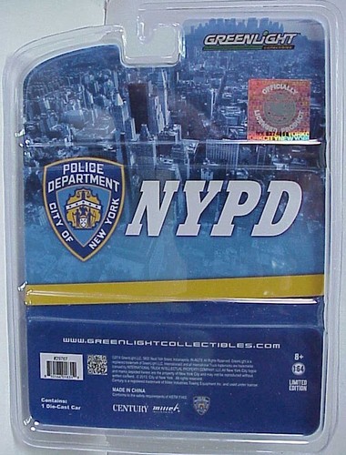Greenlight Series NYPD International Durastar 4400 tow truck - Picture 3 of 5
