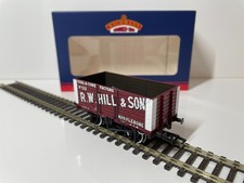 Bachmann 37-162 OO GAUGE 8 PLANK WAGON R.W.HILL & SON.