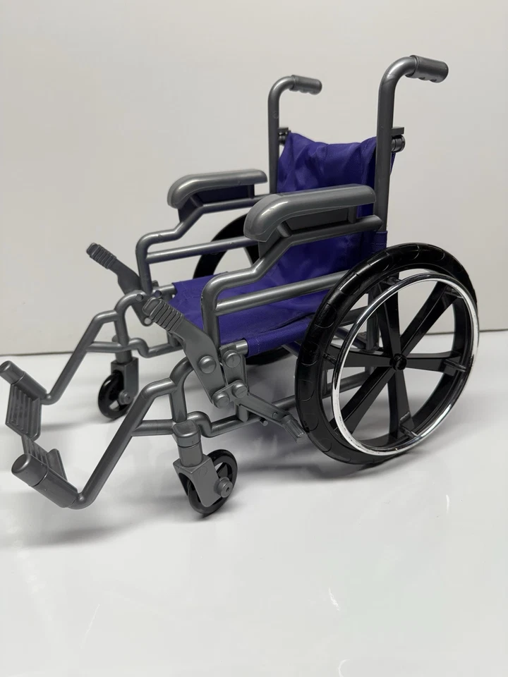 Silla de ruedas para muñeca de 18", muletas, pierna y brazo fundido - PRECIO REDUCIDO Foto 4 de 4