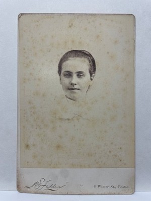 Cabinet Card Porträtfoto Victorian Frau Sepia McFadden Boston Studio