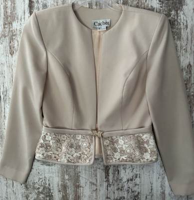 Vintage CACHET Womens Size 6 Cream Lace Hem Peplum Style Blazer Gold Clasp Waist