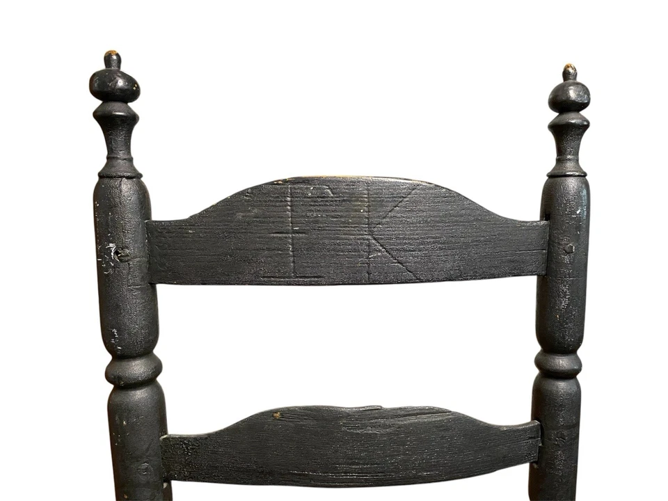 Silla lateral americana del siglo XVIII con respaldo de escalera alrededor de 1740-1760 Nantucket o Boston Foto 2 de 4