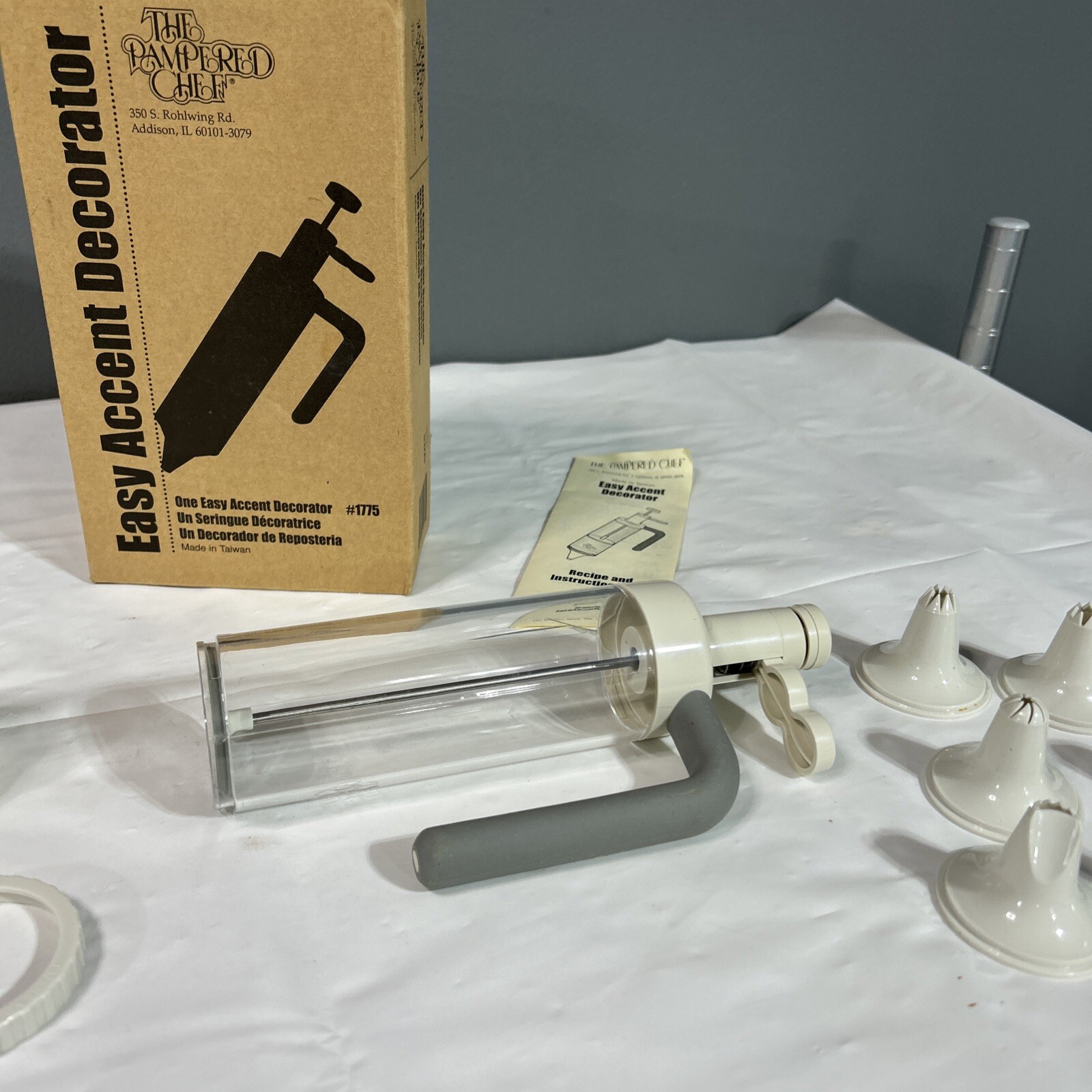 The Pampered Chef Easy Accent Decorator 1775 w/Owner's Manual and 2b