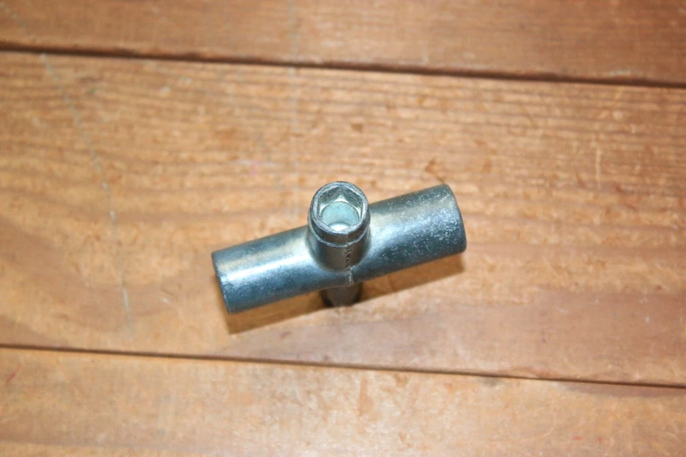 VINTAGE AUSTIN CRAFT  4 WAY SOCKET WRENCH (DOG BONE) FOR MODEL RC AIRPLANES - Image 4 of 4