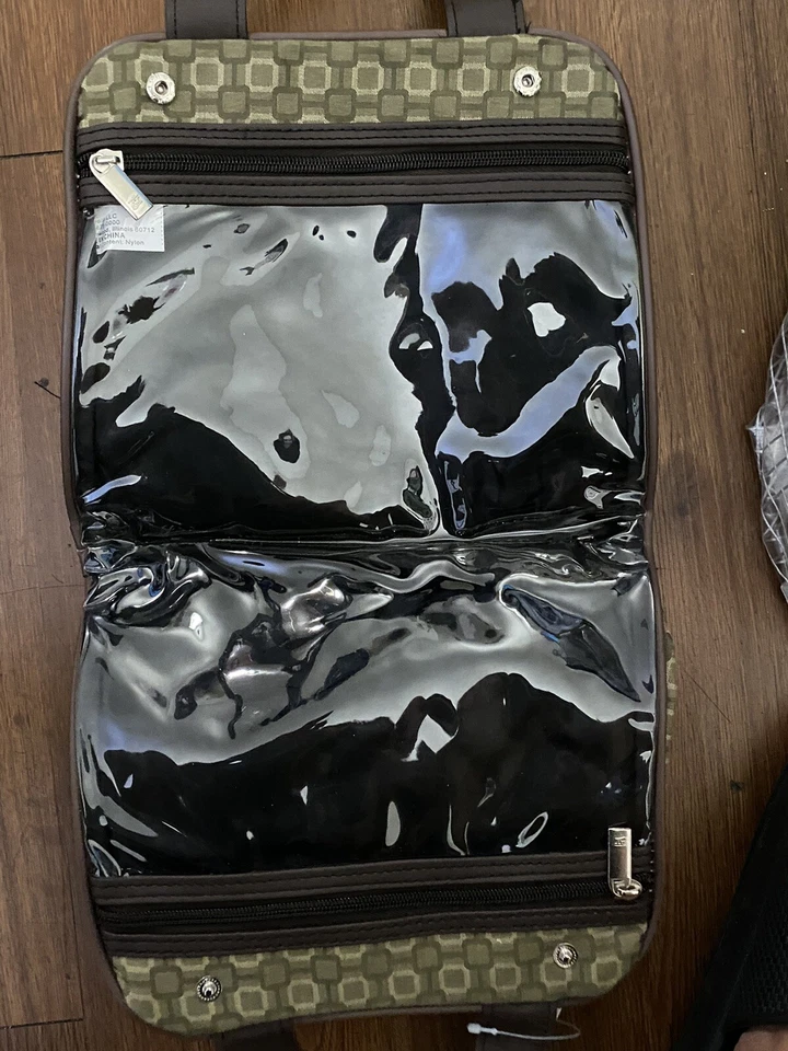 American Tourister Travel Toiletry Bag Brand new With tag 10x9 - Image 3 of 4