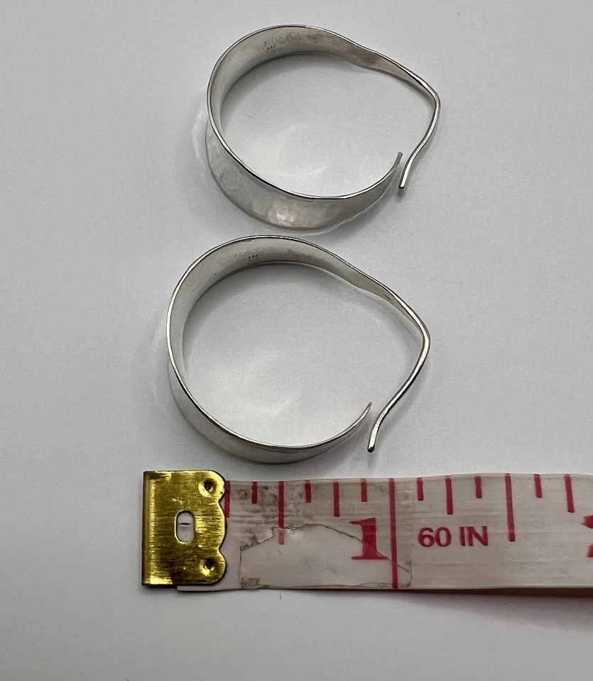 Pendientes James Avery retirados martillados Valle aro plata de ley Foto 4 de 4