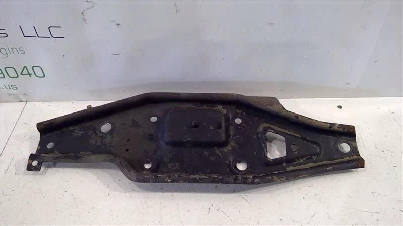 MERCEDES-BENZ SPRINTER 2500 2018-2020 SOPORTE GRILLETE RESORTE DELANTERO IZQUIERDO Foto 2 de 4