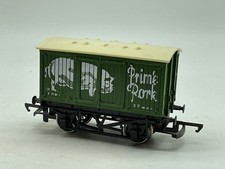 B5140 Hornby Green Prime Pork Goods Wagon OO Gauge Play Worn Used