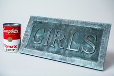 ANCIENNE ENSEIGNE SCOLAIRE EN BRONZE XIXème - "filles" - lourde = 7 + lbs