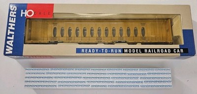932-4127 Walthers TTX Centerbeam Flat Car w/ Tolko Load