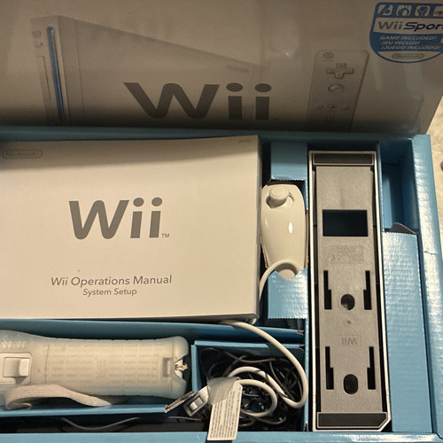 Nintendo Wii RVL-001 White Console Bundle Wii Sports Punch-Out Remote Nunchuk