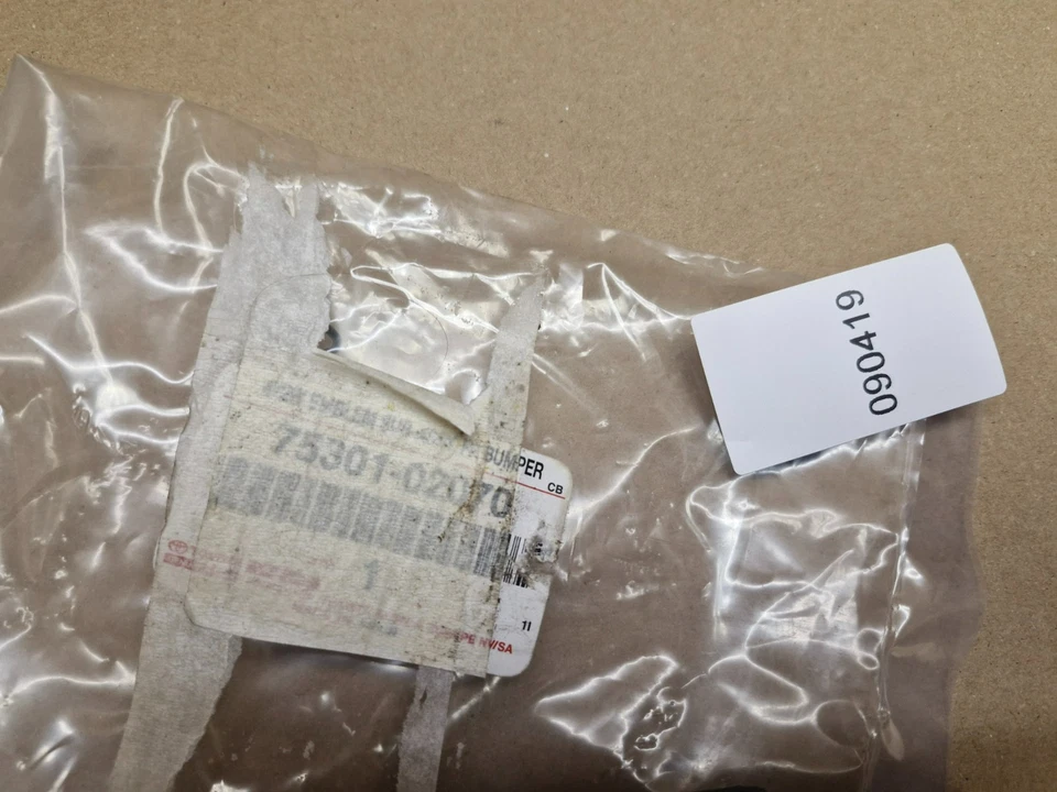 Logotipo emblema parrilla radiador delantero Toyota Auris 7530102070 2009-2012 genuino - Imagen 4 de 4