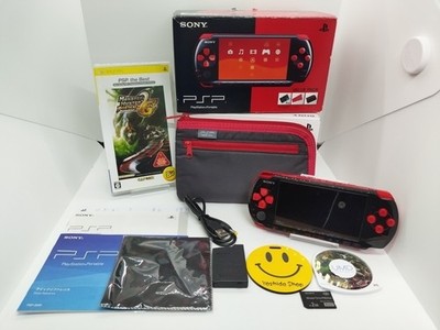 Schwarz / Radiant Red Sony PSP 3000 System mit Ladegerät & Box [GETESTET]...