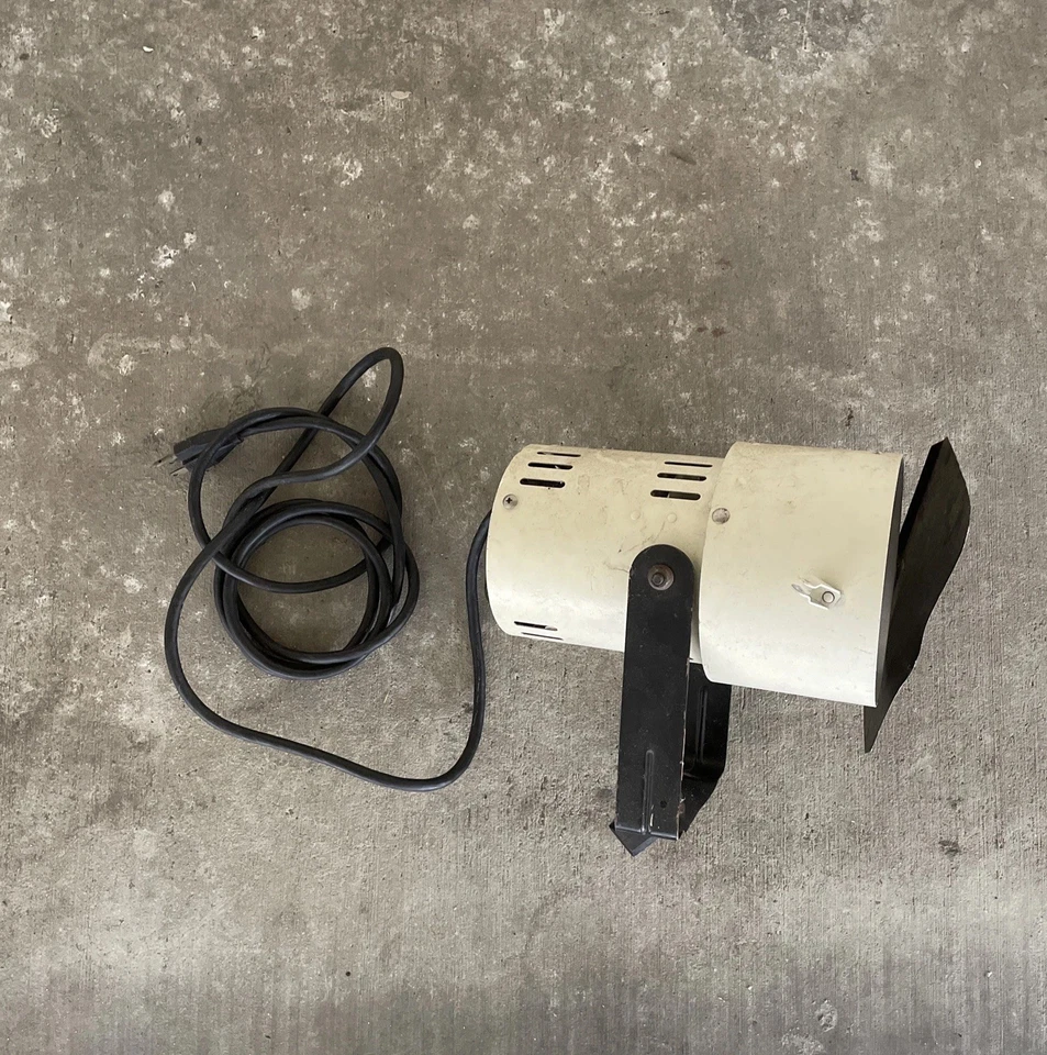 SV Smith Victor Griffith Industries Video Light Model Q60 Tungsten Light Unit. - Image 2 of 4