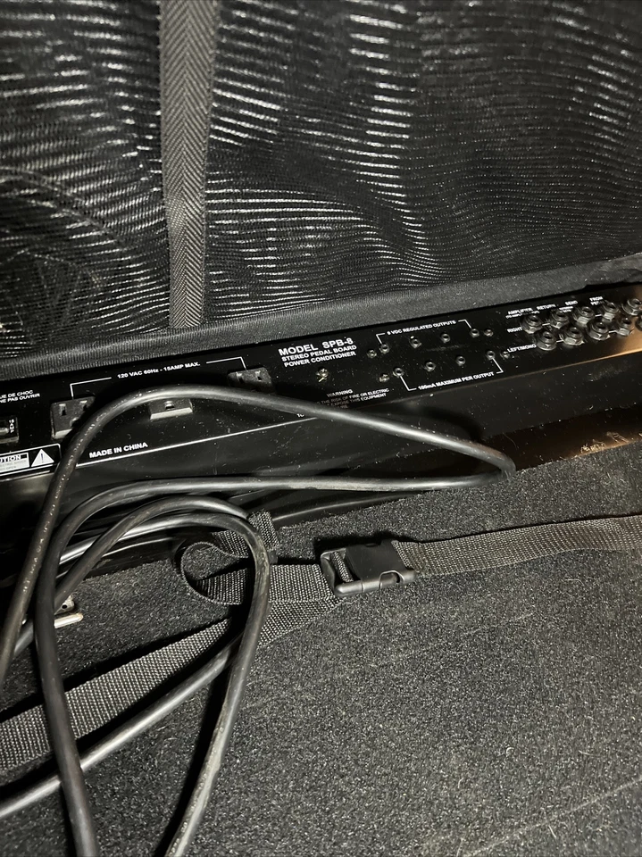 Acondicionador eléctrico de pedalera estéreo Furman SPB-8 con estuche blando acolchado bolsa Foto 4 de 4