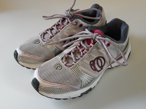 womens IQ Pearl Izumi ISO shift size 8.5 shoe grey white pink