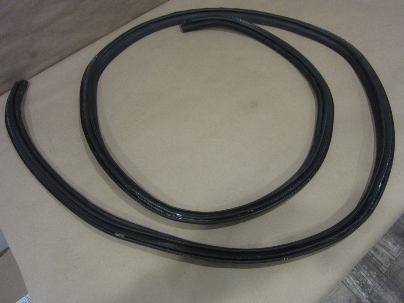 Ferrari California - Rear Trunk Gasket / Seal - P/N 69773500