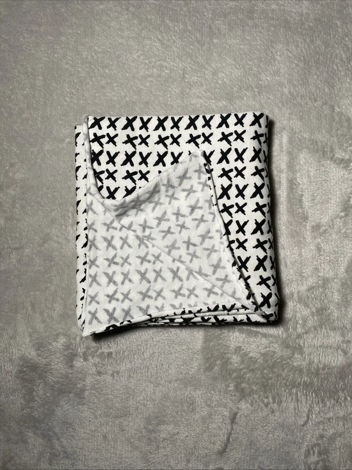 A Little Bundle Manta Bebé Negra X Blanca Jersey Tejido Elastizado Envoltura Lovey Foto 2 de 4