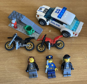 LEGO City 60042 High Speed Police Chase Complete 110 Piece 3 City Town Minifigures
