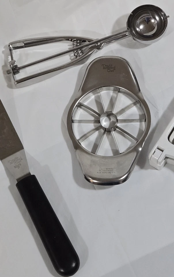 PAMPERED CHEF LOT 4 Kitchen Utensils Slicer Icecream Scoop Spreader Apple Cutter - Image 2 of 4