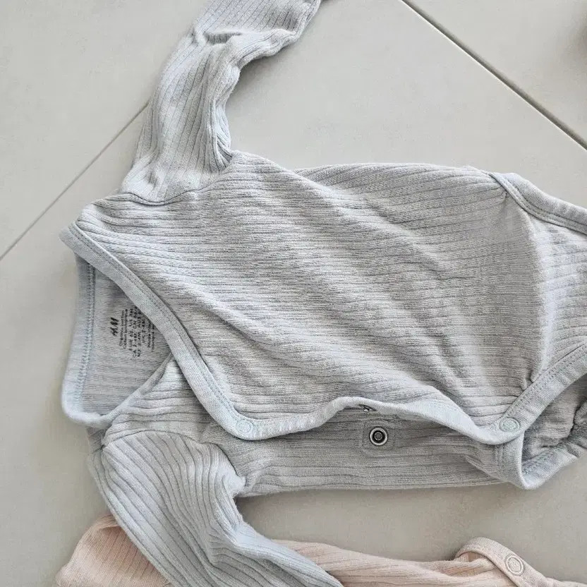 H&M 3M Baby Bodysuit & Hat & Pants Set, 6 Pieces, Light Used thumbnail 6