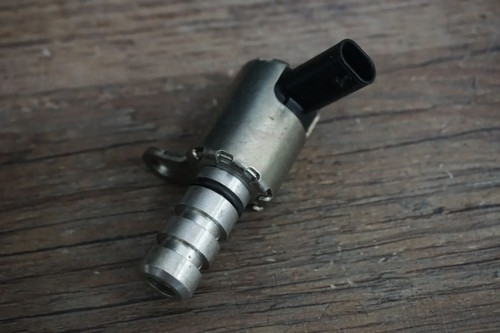 Steuerventil Nockenwellenverstellung für Audi A4 VW Golf 7 Skoda Seat 06K115243A