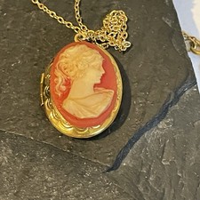 Vtg Locket With Cameo Gold Tone 1970s Costume Jewellery Necklace Great Condition
