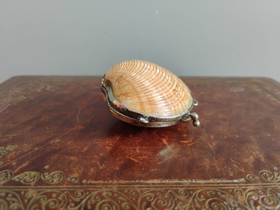 Vintage Clam Shell Purse Trinket Box Necklace Pendant Silver Metal