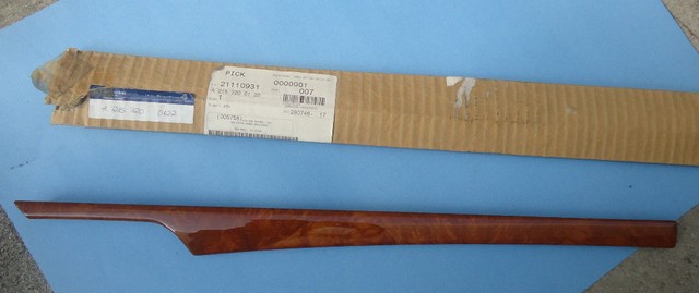 V2315 2000 - 2006 MERCEDES CL Front Door Wood Grain Trim Panel Right