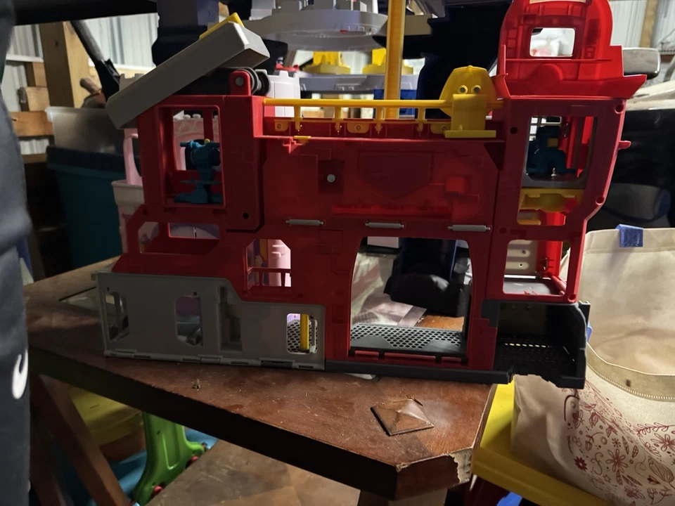 Playskool Heroes Transformers Rescue Bots Griffin Rock Firehouse Headquarters Foto 2 de 2