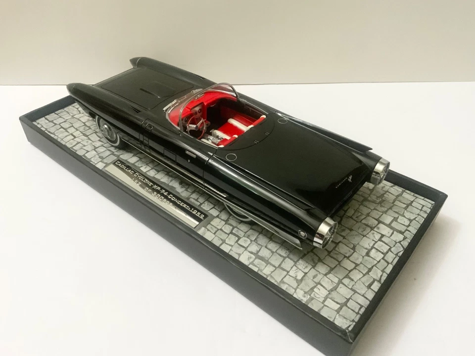1/18 1959 Cadillac Cyclon XP 74 Concept LE 300 pcs. Minichamps, very rare - Image 3 of 4
