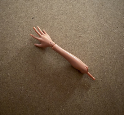 Monster High Isi Dawndancer Right Doll Arm Hand Replacement Brand Boo Students