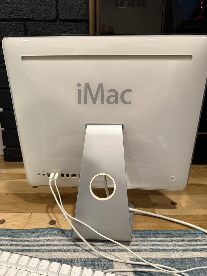 Apple Macintosh G5 17" 1.8 GHz iMac 512MB RAM With Keyboard & Mouse. - Image 4 of 4