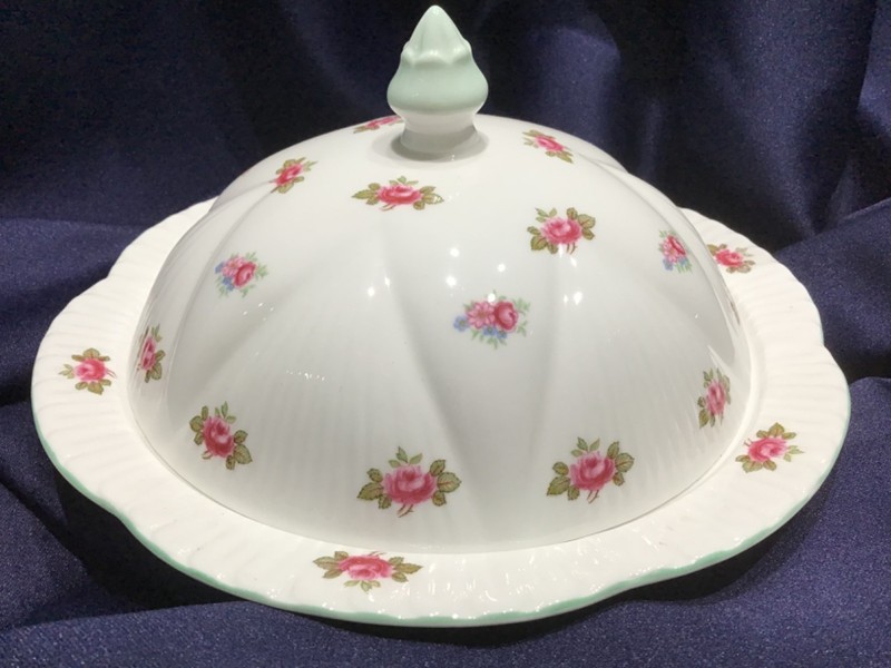SHELLEY china DAINTY ROSEBUD covered round BUTTER DISH excellent MADE IN ENGLAND