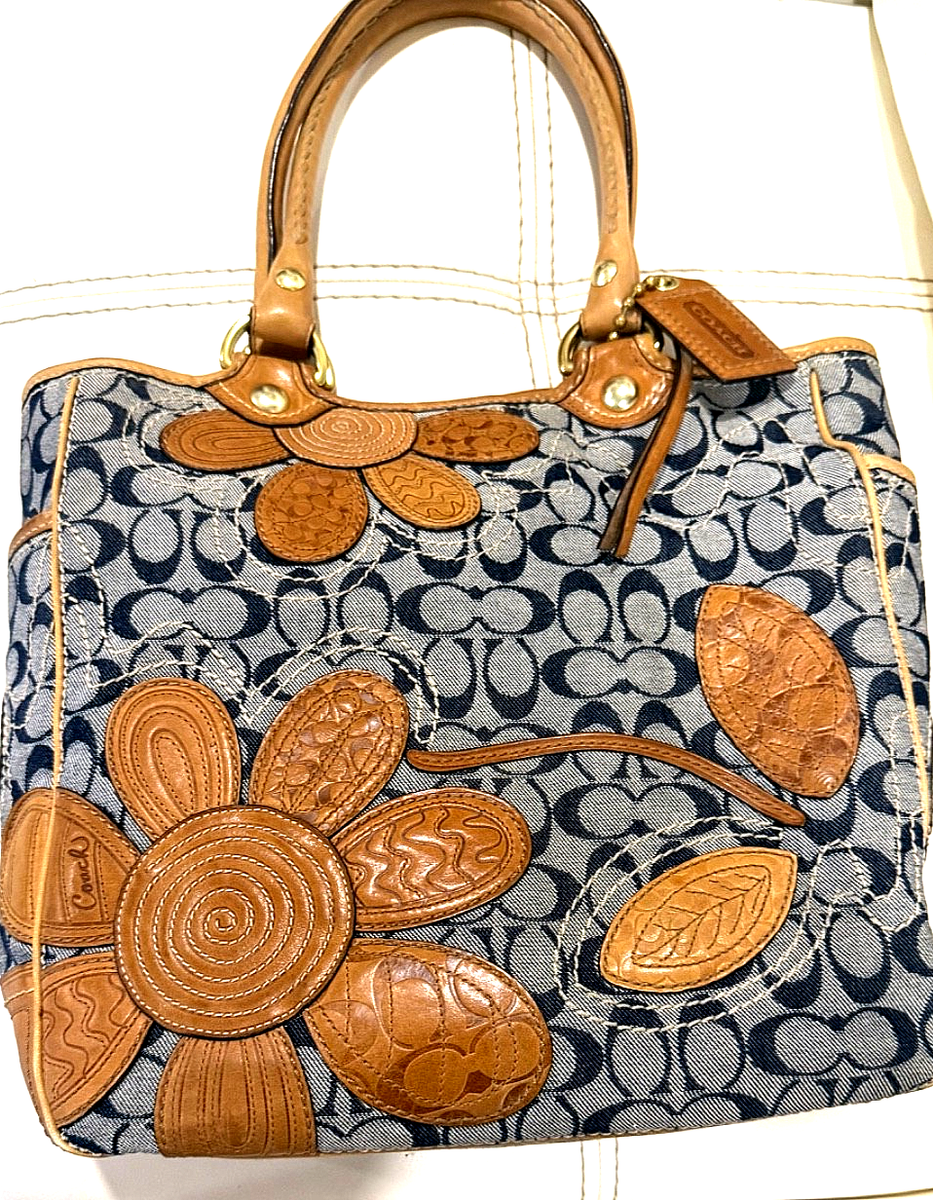 COACH BLEEKER DENIM VACHETTA LEATHER FLORAL APPLIQUÉ. TOTE 11783